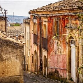 بلدة إيطالية تبيع منازلها المهجورة بالمزاد بدءا من 1 يورو فقط