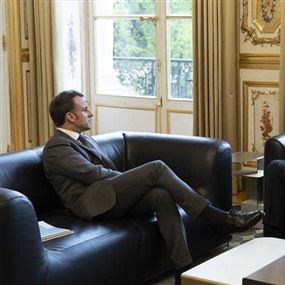 ماكرون استقبل وليد جنبلاط وأكد التزام فرنسا حل أزمة لبنان